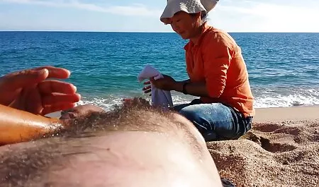 La mamma prepara il buco milf super tettone per un giovane.