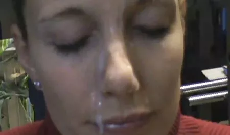 Dai vicini in una porno bionde mature piccola cucina.