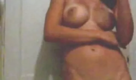 La scelta del ragazzo di versare la faccia di due tette matura coppie di spermatozoi contemporaneamente.