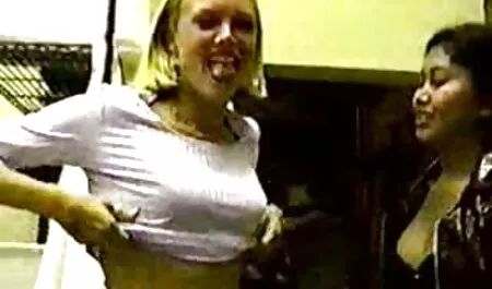 Amatoriale con mature insaziabili cameraman