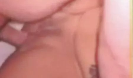 Ebano porta all'orgasmo cappello con una macchina pelose lesbiche del sesso