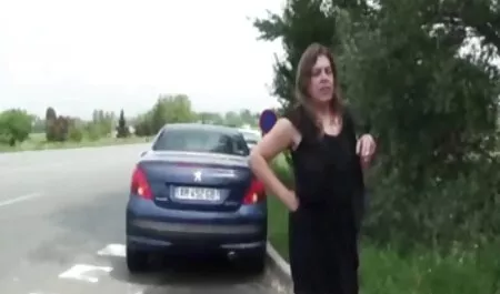 Il tassista bianco chiama una donna di colore in una macchina porno milf italiane