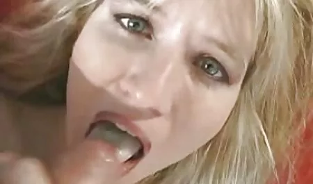 I diavoli tettone mature inculate fumano un ragazzo e lo amano.