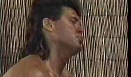 Bionda senza pietà milf lesbica .