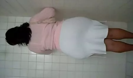 Procace ragazza uda milf con animali webcam