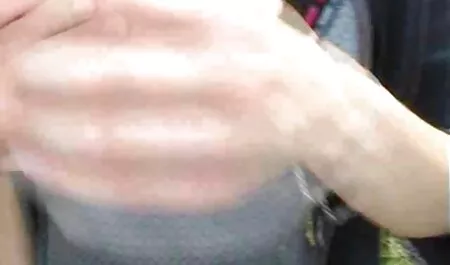 Il marito portò sua moglie alla telecamera e mise mamme mature con figli una vite nella zona inguinale.