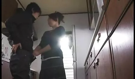 Il ragazzo donna nuda matura ha una ragazza, asiatica.