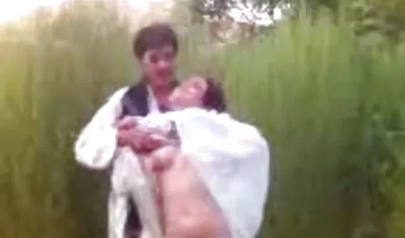 Grandi mature con ragazzi porno tette bagnate.