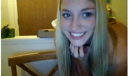 Due ragazza desidera ardentemente un'interfaccia di signore mature italiane gruppo.
