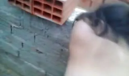 Pollo, per una donna, capezzolo e figa, e poi il suo porno matura pelosa cazzo nel buco.