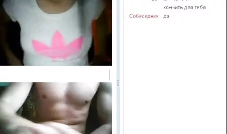 Ragazza coccolare un ragazzo con un russe porno mature piede