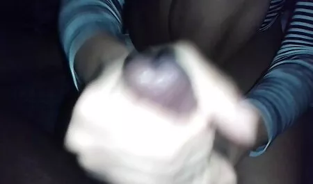 Un video porno di donne mature uomo che desidera vestiti e scarpe