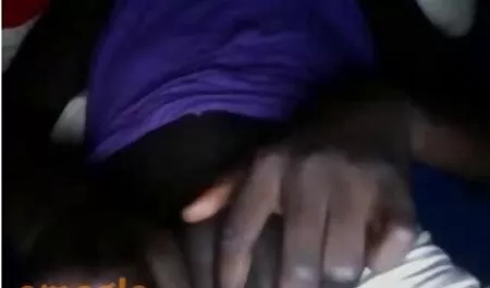 I porno nonne russe ragazzi gettano il cappello di una ragazza con una gonna corta e sollevarono il suo amante per fare sesso.