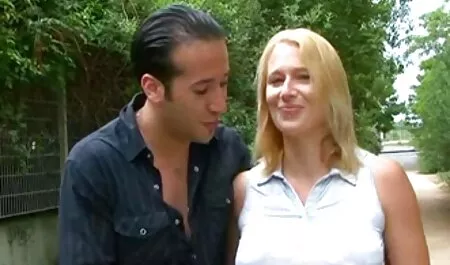 Ha catturato il ragazzo si masturba e decide di aiutarlo. donne mature sensuali