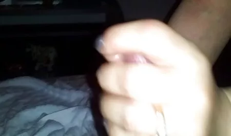 Un ragazzo nero porno di donne mature a cavallo sulla pelle sensibile