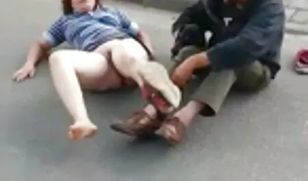 Una salita sotto la doccia, una bella ragazza, e donne mature e porche finisce su me stesso.