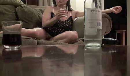 Due dozzine di uomini casalinghe mature vogliose e due donne.