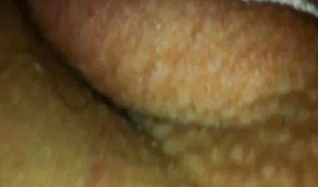 L'uomo ha portato un nuovo giro per la donna è cresciuta e spingere il pene nell'ano del suo porche italiane pelose sul pavimento.