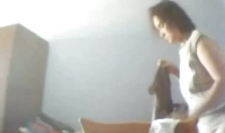 Puttana, una 30enne con un ragazzo tettone mature troie sul divano.