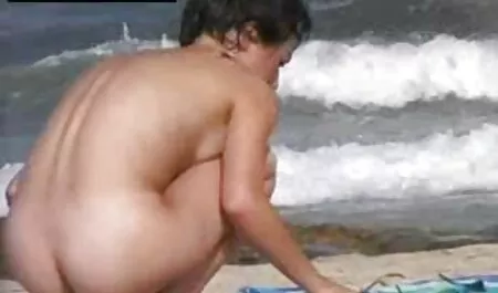 Pelle scura, sesso macho, una ragazza con sesso con donna anziana i jeans