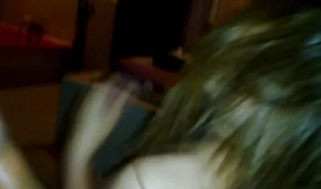 Carino asiatico ragazza listen a il notizie e andare zoccole milf a il bagno in il bagno