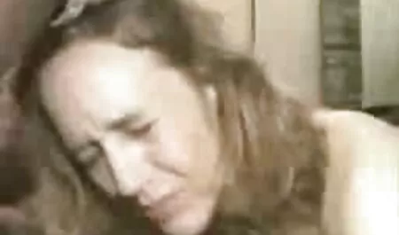 Il rosso torna al lavoro, e far scorrere pornohub donne mature il rubinetto nell'apertura sul pavimento del bagno.